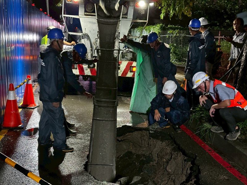 高雄市政府捷運工程局新聞稿  115.06.16  連日大雨致岡山區中山北路1處塌陷 高市捷運局漏夜搶修 今早開放通行